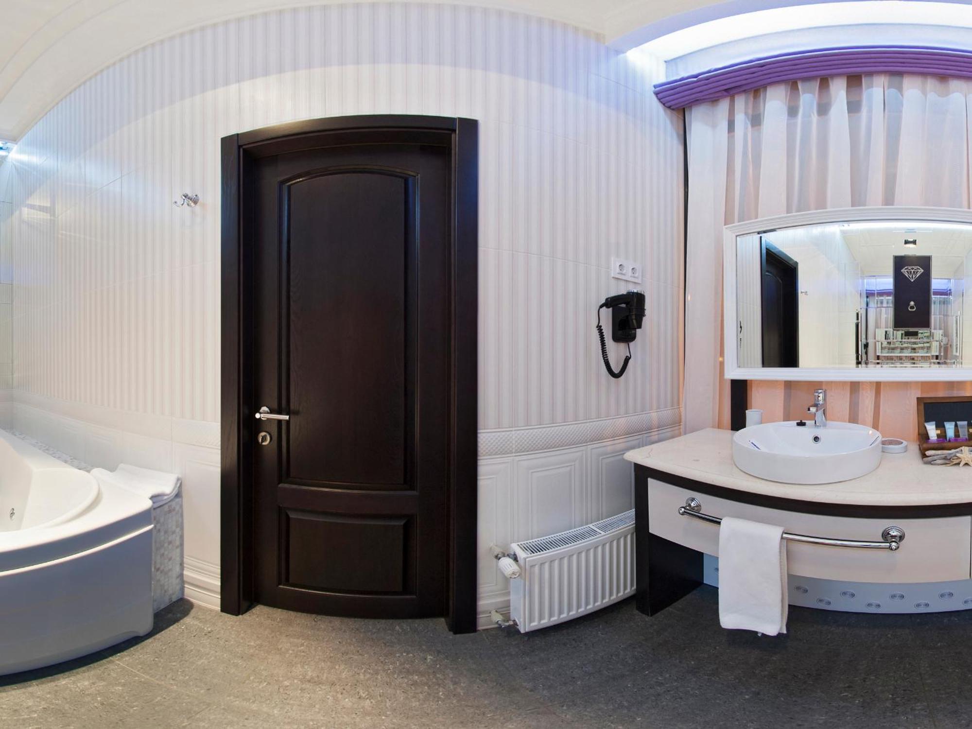 Mirax Boutique Hotel Kharkiv Exterior photo